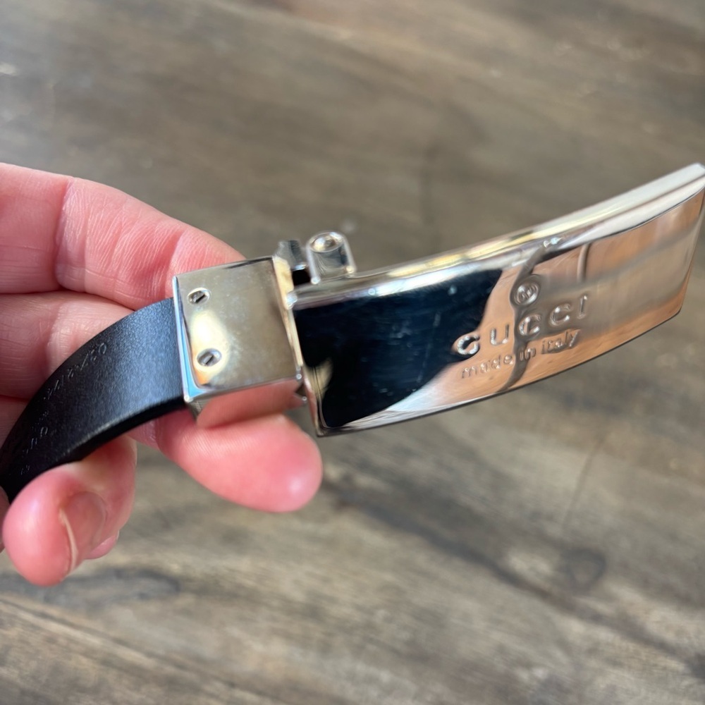 GUCCI Reversible Black and Tan Belt with Silver Logo Buckle. - Picture 15 of 16